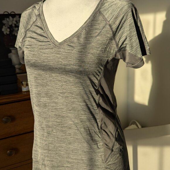 Set of 2 Workout Tops Altheta and Nike - Picture 2 of 13